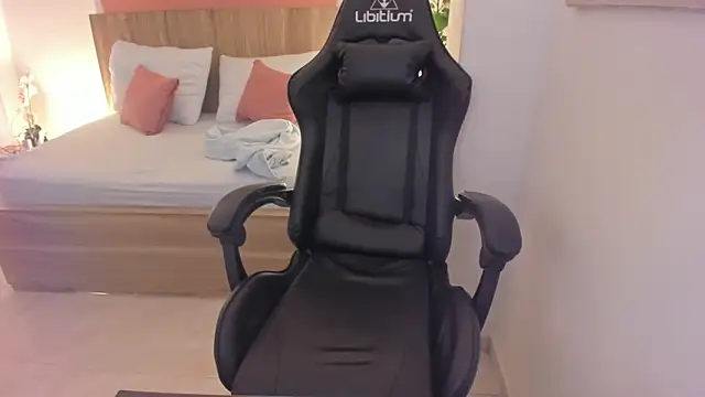 izaro22 online show from March 2025 08:28:02 AM