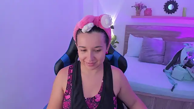 izaro22 online show from September 2025 01:00:01 PM