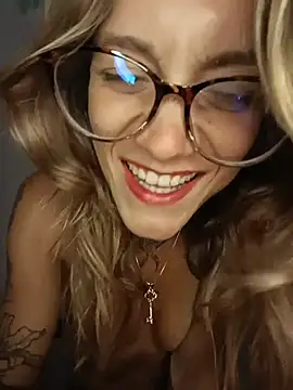 Snapshot of rose-rainbowgoddess chatting on April 2026 12:41:02 AM rose-rainbowgoddess online show from April 2026 12:41:02 AM