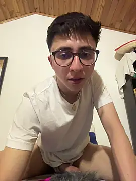 Snapshot of CamiRojas_boy chatting on March 2026 03:45:01 AM CamiRojas boy online show from March 2026 03:45:01 AM