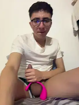 Snapshot of CamiRojas_boy chatting on March 2026 03:23:01 AM CamiRojas boy online show from March 2026 03:23:01 AM
