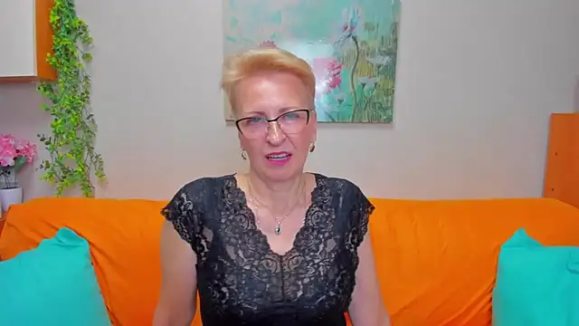 iamyourdream89 online show from May 2026 10:44:01 AM