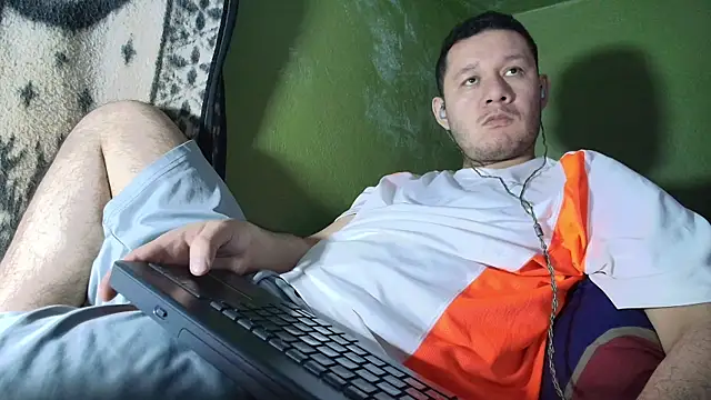 Snapshot of sweet_cock28 chatting on October 2025 03:32:01 AM sweet cock28 online show from October 2025 03:32:01 AM