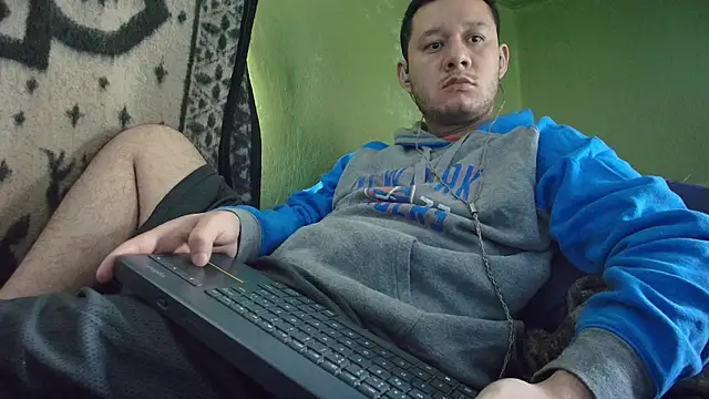 Snapshot of sweet_cock28 chatting on November 2025 03:22:01 PM sweet cock28 online show from November 2025 03:22:01 PM