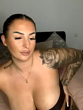 Mia-Bremer online show from September 2025 07:46:02 PM