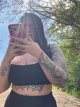 Mia-Bremer online show from April 2026 10:16:02 AM