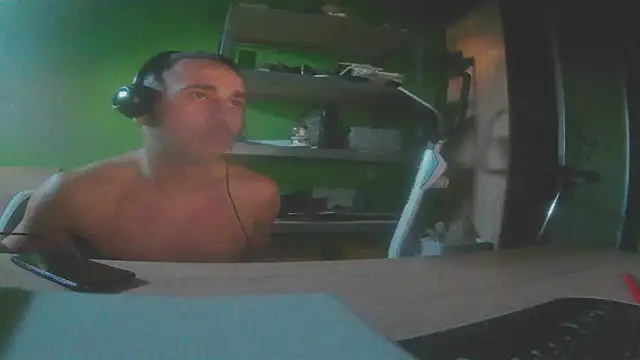 Snapshot of capoloveu chatting on March 2025 03:20:01 PM capoloveu online show from March 2025 03:20:01 PM