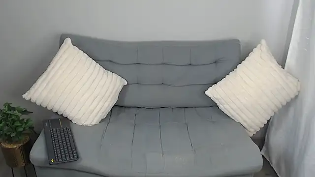 Amber Etan online show from July 2026 02:43:01 PM