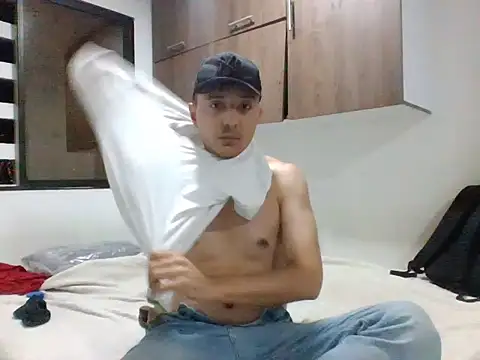 Snapshot of axeldaviid chatting on August 2026 03:53:02 AM axeldaviid online show from August 2026 03:53:02 AM