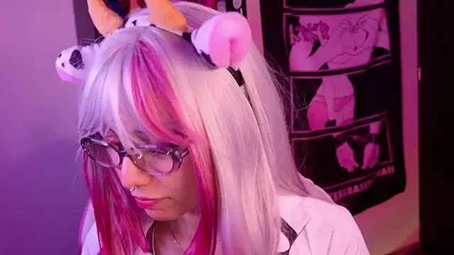 amber yull online show from May 2026 01:14:01 AM