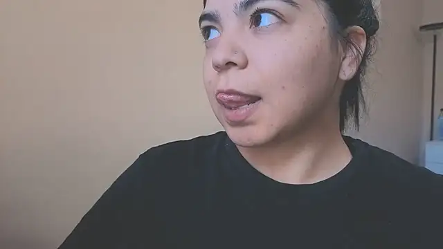 Snapshot of kimmiakiss22 chatting on March 2025 10:42:01 PM kimmiakiss22 online show from March 2025 10:42:01 PM