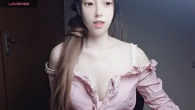 Snapshot of VaerySaenz chatting on November 2025 12:27:01 PM VaerySaenz online show from November 2025 12:27:01 PM