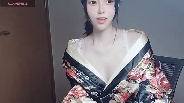 Snapshot of VaerySaenz chatting on November 2025 03:39:02 AM VaerySaenz online show from November 2025 03:39:02 AM