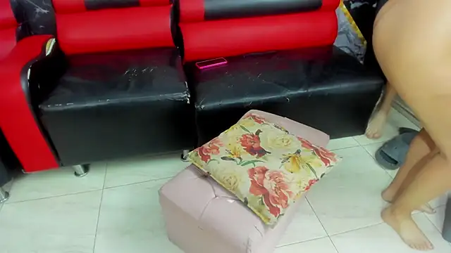 hot-threesome online show from February 2026 11:37:02 AM