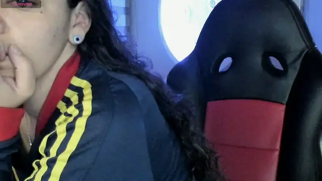 Snapshot of natasha_logan_ chatting on March 2026 04:07:01 AM natasha logan online show from March 2026 04:07:01 AM