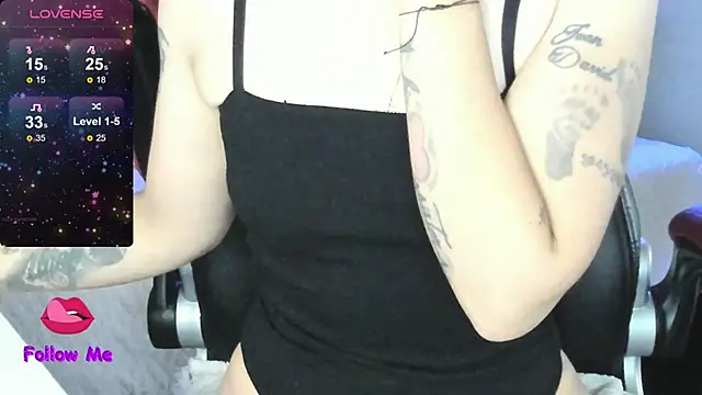 Snapshot of natasha_logan_ chatting on April 2026 05:01:02 AM natasha logan online show from April 2026 05:01:02 AM