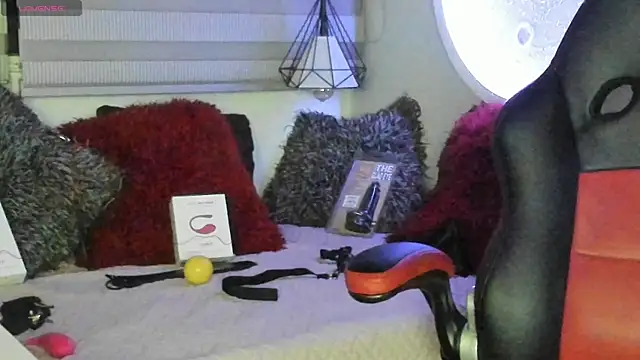 Snapshot of natasha_logan_ chatting on May 2026 04:06:01 AM natasha logan online show from May 2026 04:06:01 AM