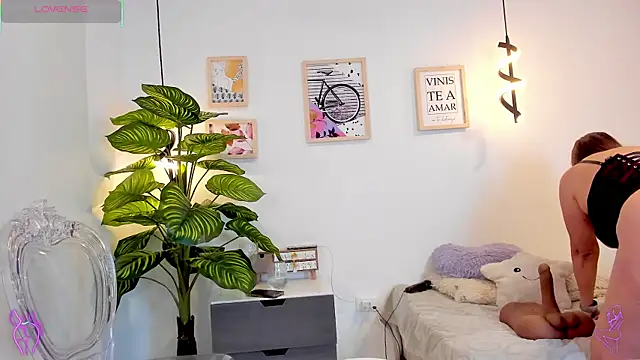 Snapshot of Rachel__Lang chatting on November 2025 09:47:01 PM Rachel Lang online show from November 2025 09:47:01 PM