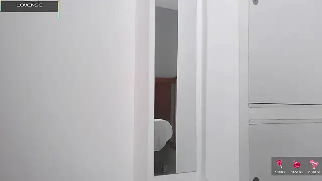 mini kunis online show from December 2025 07:42:01 PM