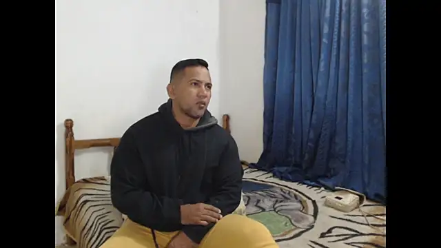 Snapshot of lover_1994 chatting on October 2025 09:27:01 AM lover 1994 online show from October 2025 09:27:01 AM