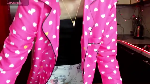 Snapshot of TayanaJons chatting on February 2025 11:10:02 AM TayanaJons online show from February 2025 11:10:02 AM