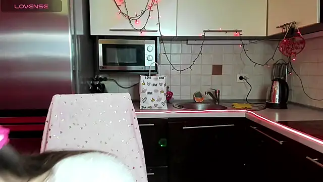 Snapshot of TayanaJons chatting on February 2025 07:49:01 AM TayanaJons online show from February 2025 07:49:01 AM