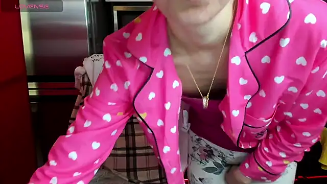 Snapshot of TayanaJons chatting on February 2025 11:06:02 AM TayanaJons online show from February 2025 11:06:02 AM