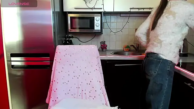 Snapshot of TayanaJons chatting on February 2025 08:06:01 AM TayanaJons online show from February 2025 08:06:01 AM