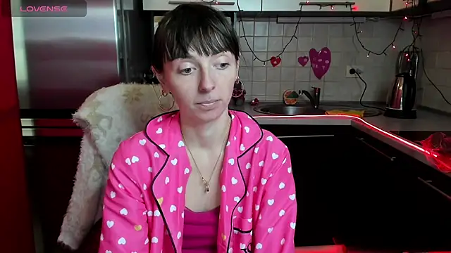 Snapshot of TayanaJons chatting on February 2025 11:31:02 AM TayanaJons online show from February 2025 11:31:02 AM