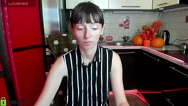 Snapshot of TayanaJons chatting on September 2025 06:49:01 AM TayanaJons online show from September 2025 06:49:01 AM