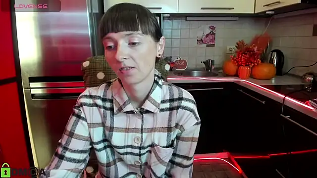 Snapshot of TayanaJons chatting on October 2025 07:03:02 AM TayanaJons online show from October 2025 07:03:02 AM