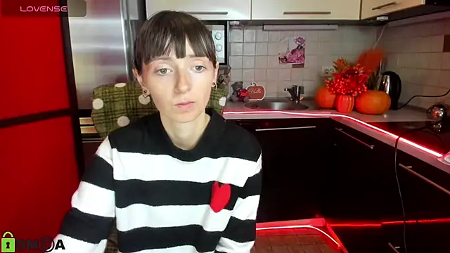 Snapshot of TayanaJons chatting on October 2025 07:04:02 AM TayanaJons online show from October 2025 07:04:02 AM