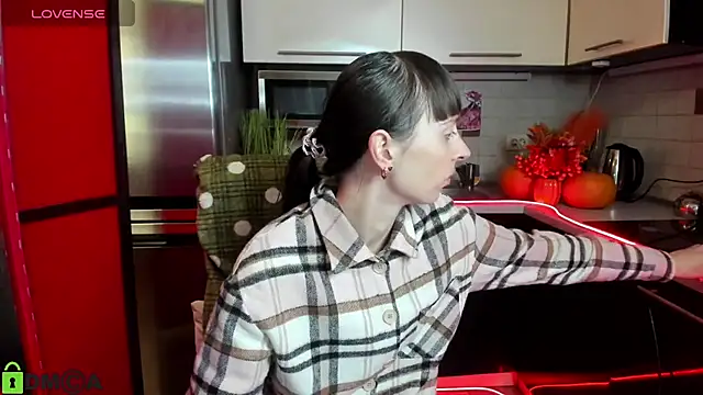 Snapshot of TayanaJons chatting on October 2025 07:05:02 AM TayanaJons online show from October 2025 07:05:02 AM