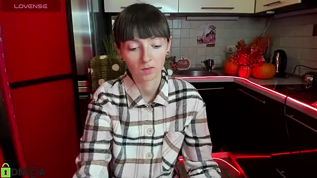 Snapshot of TayanaJons chatting on October 2025 06:55:02 AM TayanaJons online show from October 2025 06:55:02 AM