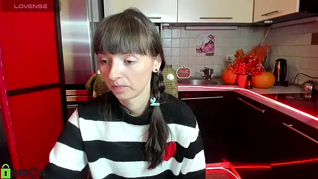 Snapshot of TayanaJons chatting on October 2025 07:07:02 AM TayanaJons online show from October 2025 07:07:02 AM