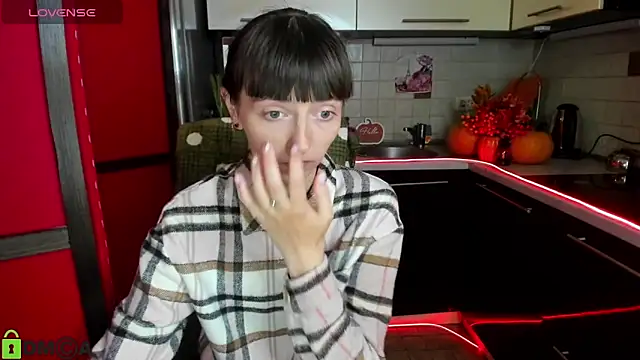 Snapshot of TayanaJons chatting on October 2025 07:09:02 AM TayanaJons online show from October 2025 07:09:02 AM