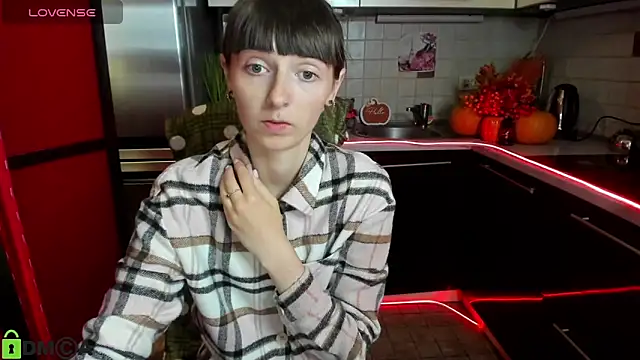 Snapshot of TayanaJons chatting on October 2025 06:48:01 AM TayanaJons online show from October 2025 06:48:01 AM