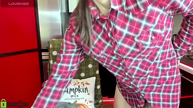 Snapshot of TayanaJons chatting on November 2025 07:52:01 AM TayanaJons online show from November 2025 07:52:01 AM