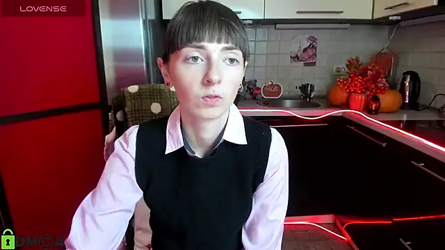 Snapshot of TayanaJons chatting on November 2025 07:51:02 AM TayanaJons online show from November 2025 07:51:02 AM