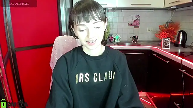 Snapshot of TayanaJons chatting on December 2025 08:01:02 AM TayanaJons online show from December 2025 08:01:02 AM