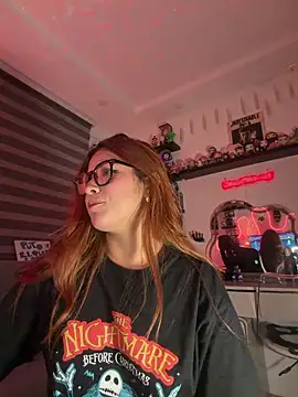 Snapshot of crystal_bunny7 chatting on December 2025 02:50:02 AM crystal bunny7 online show from December 2025 02:50:02 AM