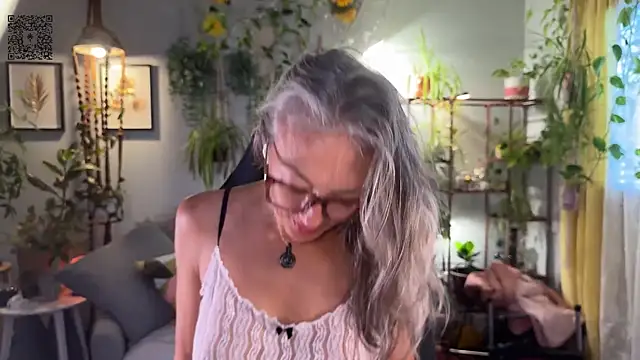 Snapshot of sunniedayz_ chatting on September 2025 03:24:01 PM sunniedayz  online show from September 2025 03:24:01 PM