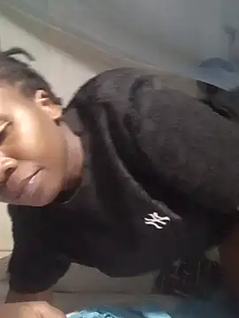 Snapshot of Queentesi chatting on January 2025 05:42:02 PM Queentesi online show from January 2025 05:42:02 PM