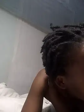 Snapshot of Queentesi chatting on February 2025 05:58:02 PM Queentesi online show from February 2025 05:58:02 PM