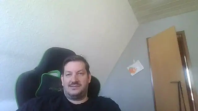 Snapshot of Golffahrer1982 chatting on April 2026 09:43:01 AM Golffahrer1982 online show from April 2026 09:43:01 AM