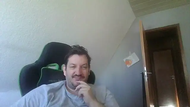 Snapshot of Golffahrer1982 chatting on April 2026 07:12:01 AM Golffahrer1982 online show from April 2026 07:12:01 AM