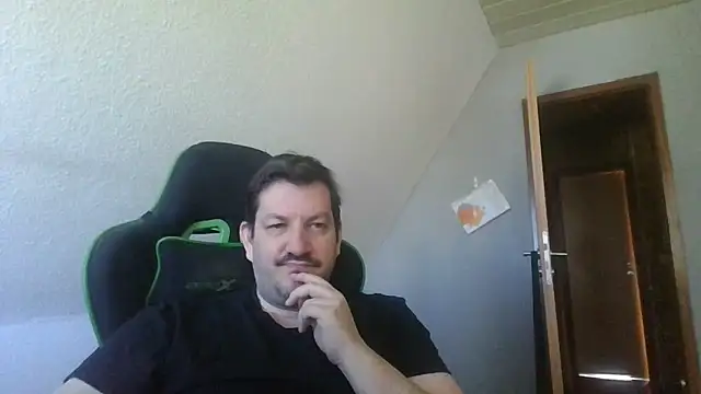 Snapshot of Golffahrer1982 chatting on April 2026 08:06:01 AM Golffahrer1982 online show from April 2026 08:06:01 AM