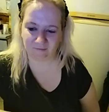 Snapshot of D_Marinna chatting on November 2025 08:07:01 PM D Marinna online show from November 2025 08:07:01 PM