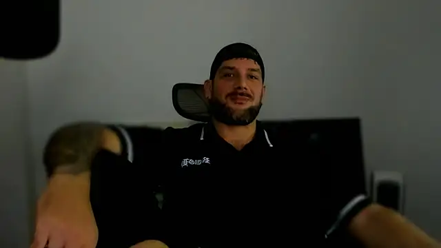 Snapshot of LexXHardy chatting on January 2025 12:05:02 AM LexXHardy online show from January 2025 12:05:02 AM