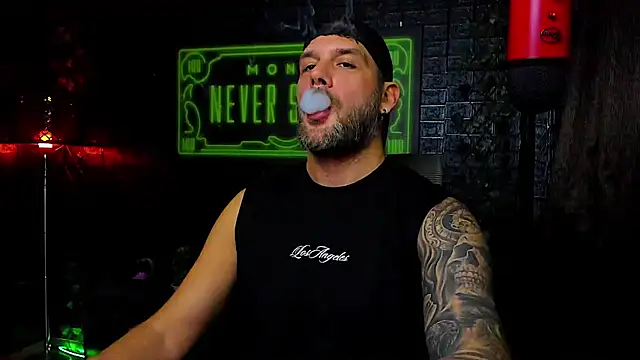 Snapshot of LexXHardy chatting on September 2025 02:12:01 AM LexXHardy online show from September 2025 02:12:01 AM